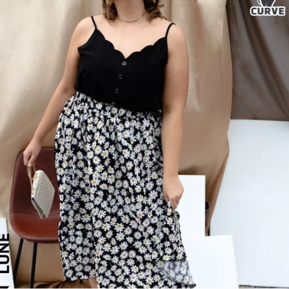 🌺SHEIN Curve Daisy Print Skirt - Picture 2 of 3